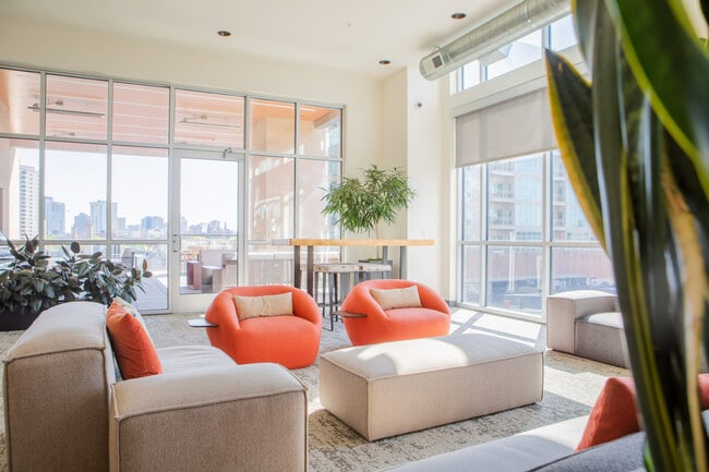 1840 N Farwell Ave in Milwaukee, WI - Foto de edificio - Building Photo