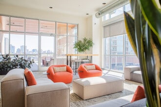 1840 N Farwell Ave in Milwaukee, WI - Foto de edificio - Building Photo