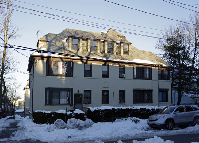 Royal Arms in New Rochelle, NY - Foto de edificio - Building Photo