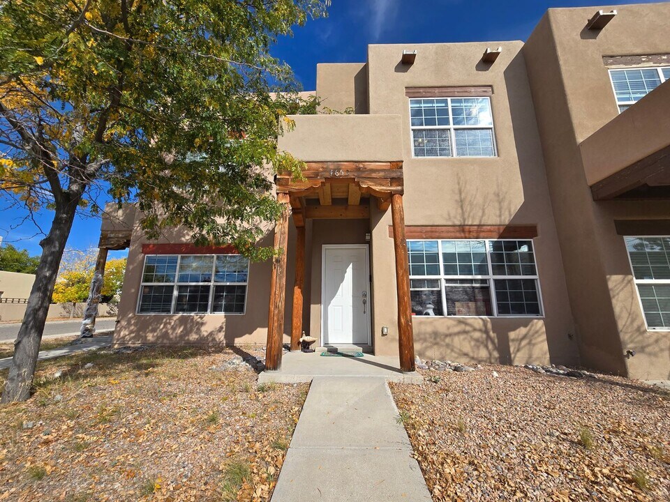 4653 Camino Cuervo in Santa Fe, NM - Building Photo