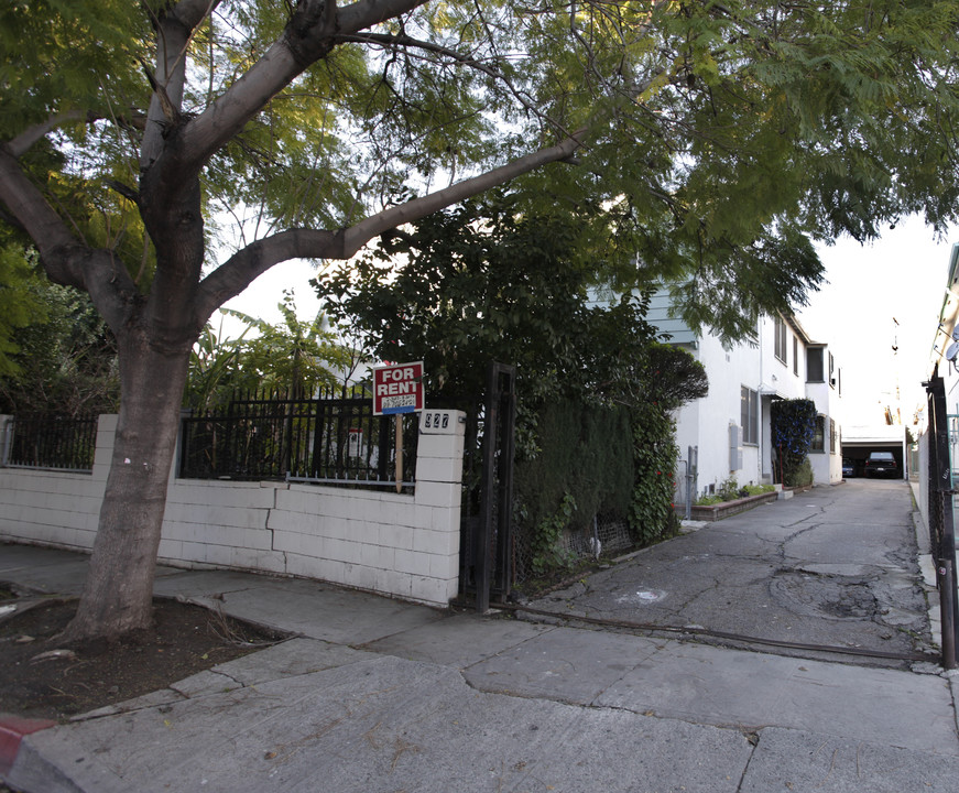 927 Wilcox Ave in Los Angeles, CA - Building Photo