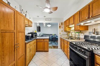 8856 Northshore Dr in Des Plaines, IL - Building Photo - Building Photo