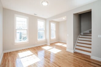 2112 W Roscoe St in Chicago, IL - Building Photo - Building Photo