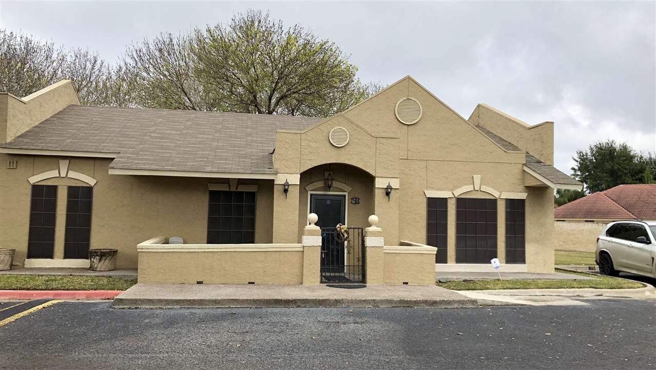 601 St James Dr in Laredo, TX - Building Photo