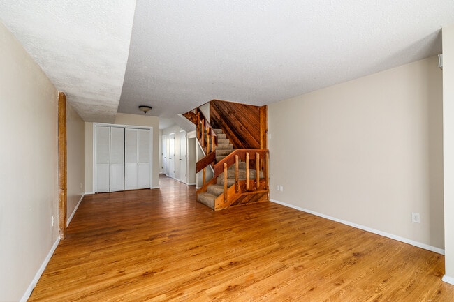 Gazebo Apartments in Springfield, MO - Building Photo - Interior Photo