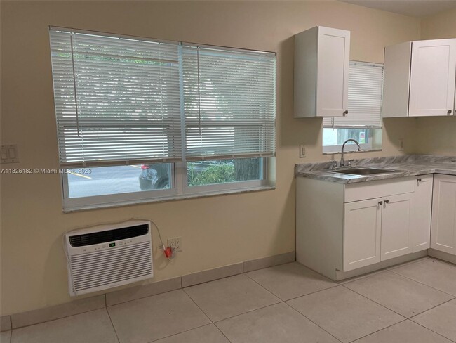 1720 Pierce St-Unit -2 in Hollywood, FL - Building Photo - Building Photo