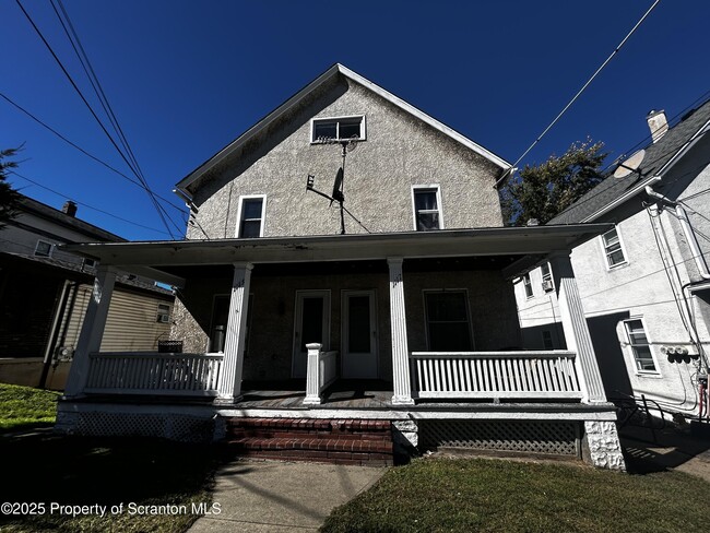 1115 Monroe Ave