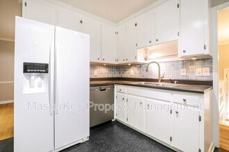 916 Tanglewood Dr in Cary, NC - Building Photo - Building Photo