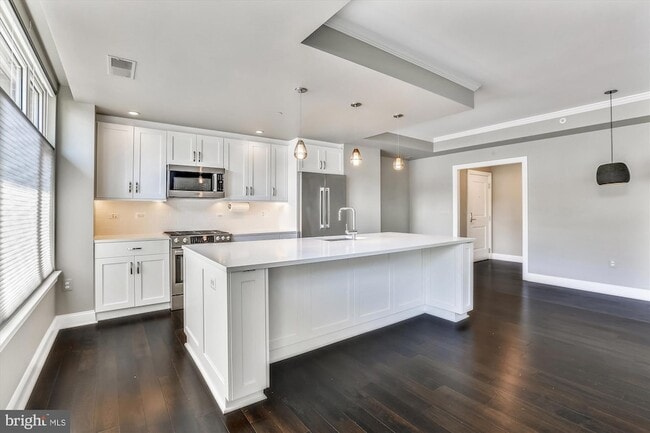 4915 Hampden Ln, Unit 101 in Bethesda, MD - Foto de edificio - Building Photo