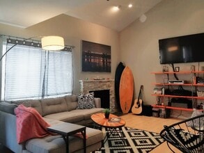 543 Victoria St in Costa Mesa, CA - Building Photo - Building Photo