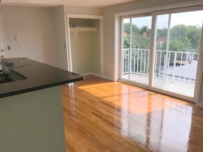 70 Park Ave, Unit 63 in Somerville, MA - Building Photo - Building Photo