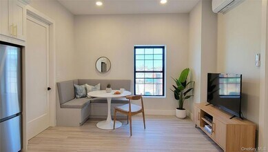 82-19 Northern Blvd in Queens, NY - Building Photo - Building Photo