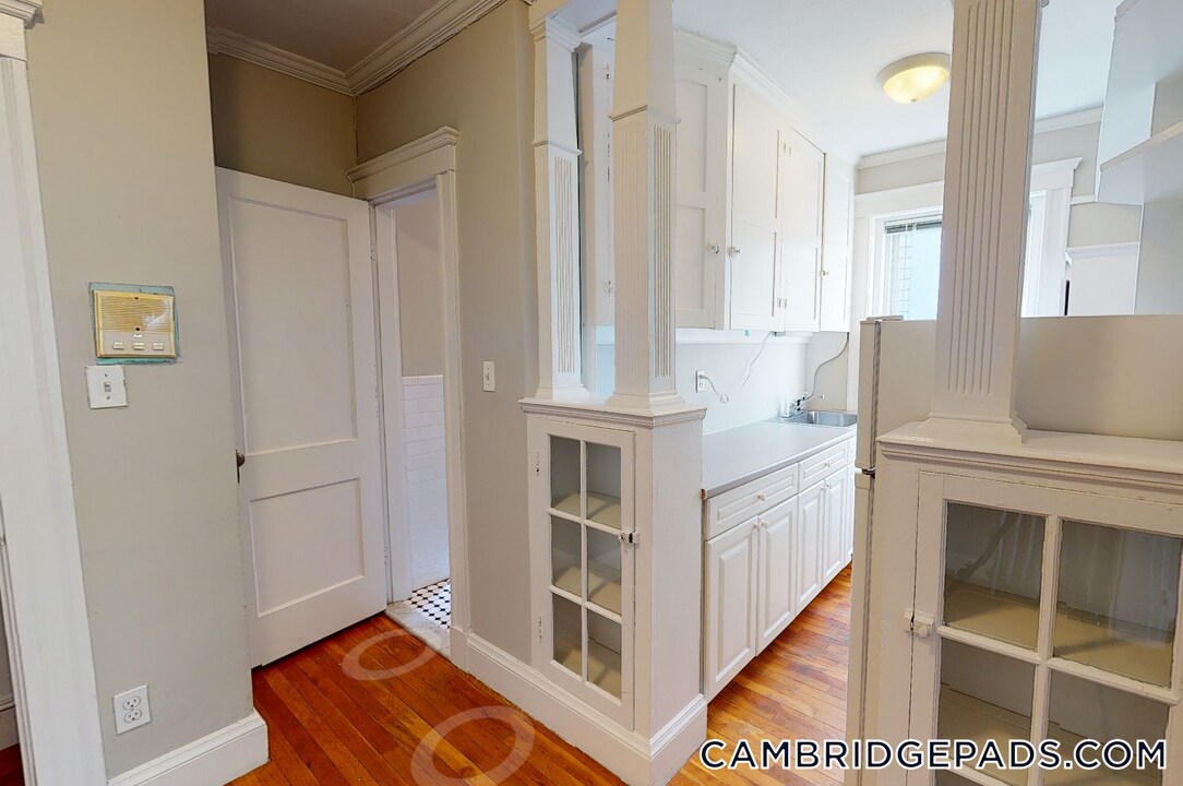 11 Gray St in Cambridge, MA - Building Photo