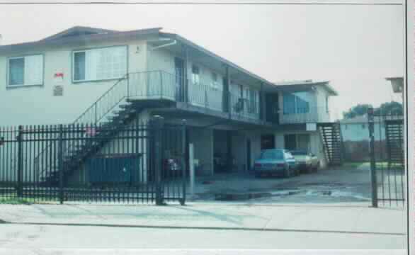 2387 Clarke Ave in East Palo Alto, CA - Building Photo