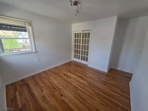 212 Mellon Pl in Elizabeth, NJ - Building Photo - Building Photo
