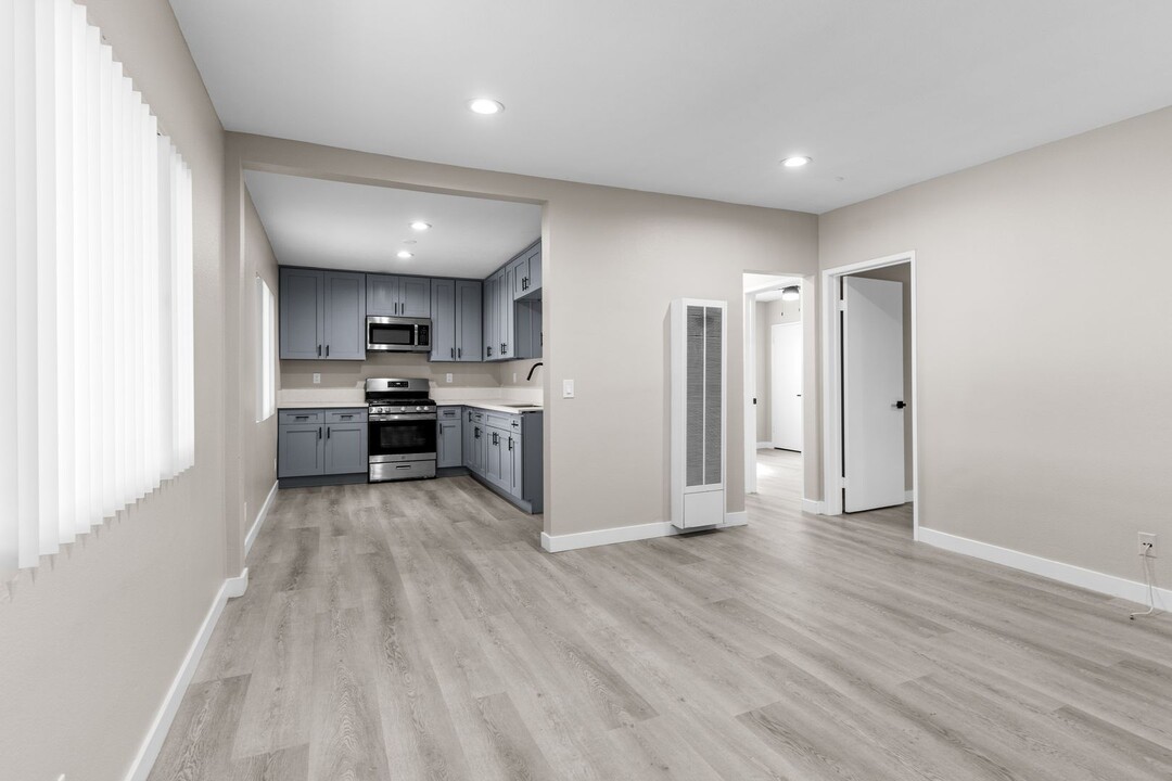 113-201 S Lillie Ave, Unit 113-04 in Fullerton, CA - Building Photo