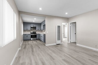 113 S Lillie Ave in Fullerton, CA - Foto de edificio - Building Photo