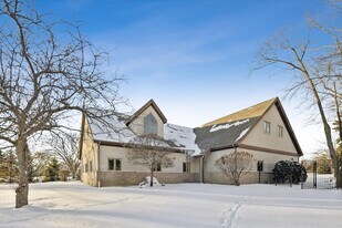 16W125 89th Pl in Burr Ridge, IL - Building Photo