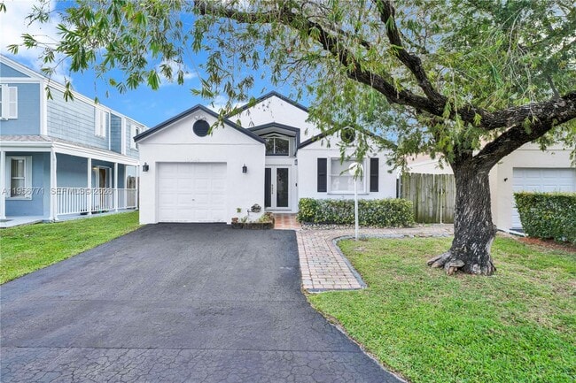 10048 SW 222nd St in Cutler Bay, FL - Building Photo - Building Photo