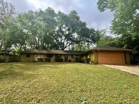 3205 Gallant Fox Trail in Tallahassee, FL - Building Photo