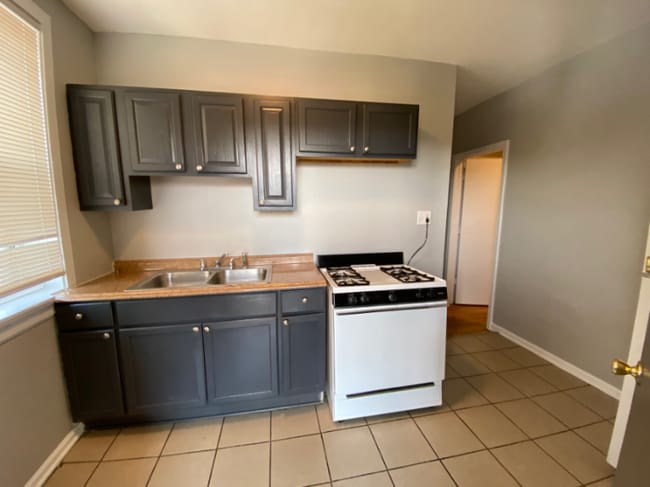 3725-3729 W Grand Ave
