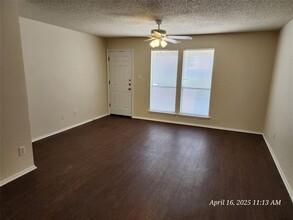 429 SW Thomas St in Burleson, TX - Foto de edificio - Building Photo