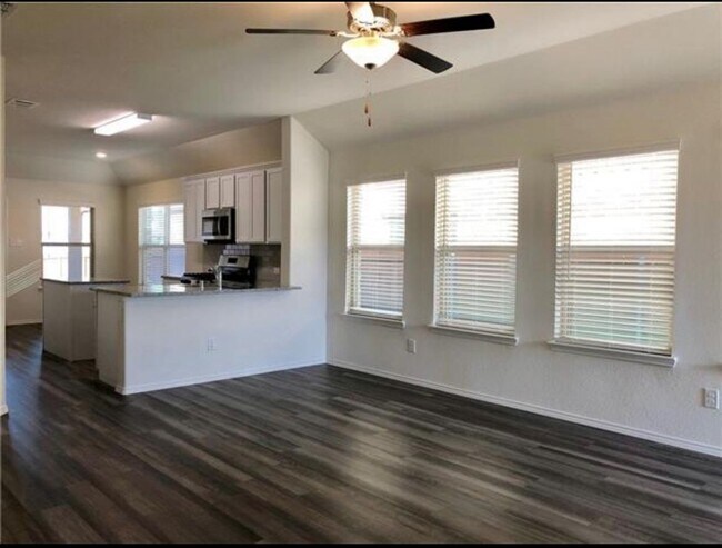 4002 Bighorn Dr in Heartland, TX - Foto de edificio - Building Photo