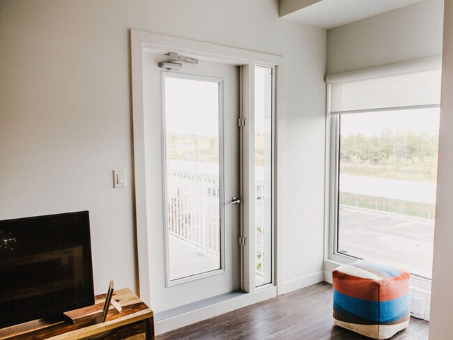 795 Sterling Lyon Pkwy in Winnipeg, MB - Building Photo - Building Photo