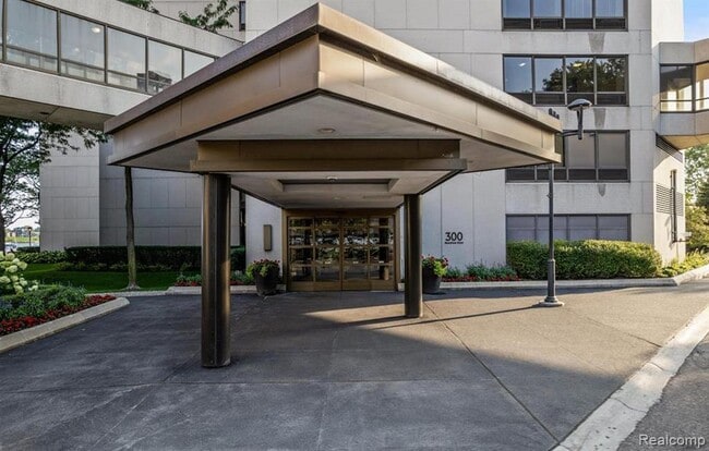 property at 1001 W Jefferson Ave