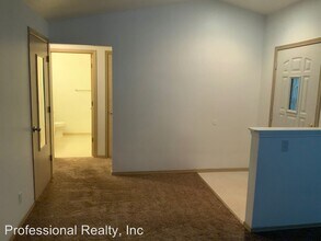 1102 Military Ave in Roseburg, OR - Building Photo - Building Photo