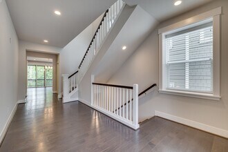 24198 NE 15th Way in Sammamish, WA - Foto de edificio - Building Photo