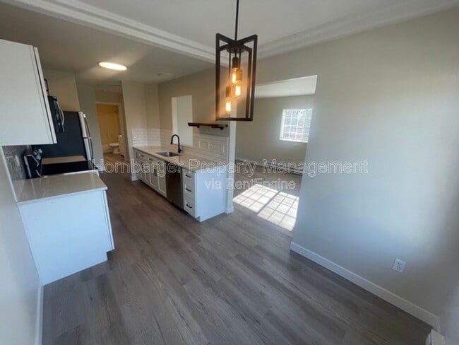 property at 1924 N Crestline St