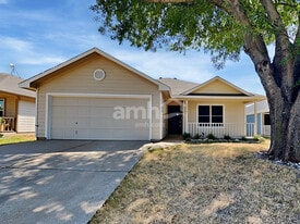 1576 Sandhurst Dr in Waxahachie, TX - Building Photo