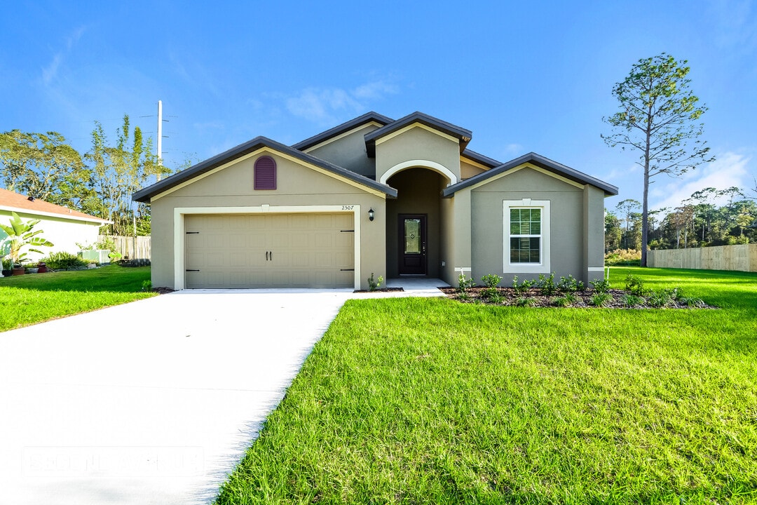 2507 Whitehorse St in Deltona, FL - Building Photo