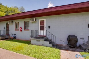 1328 Oshaughnessy Ave NE in Huntsville, AL - Building Photo