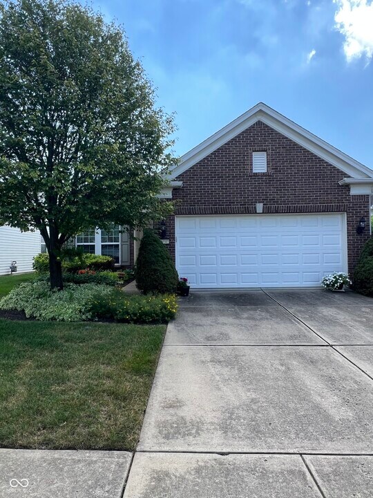 16041 Marsala Dr in Fishers, IN - Building Photo