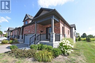 6 Ironwood St. in Norfolk, ON - Building Photo