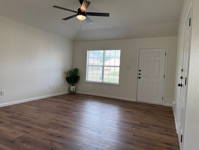 501 Manhattan Dr in Nolanville, TX - Building Photo - Building Photo