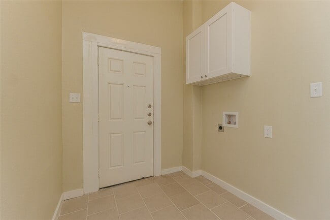 1219 33rd St in Galveston, TX - Foto de edificio - Building Photo