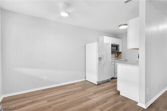 4627 Bayshore Dr in Naples, FL - Building Photo - Building Photo
