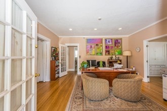 811 E Chapman Ave in Orange, CA - Foto de edificio - Building Photo