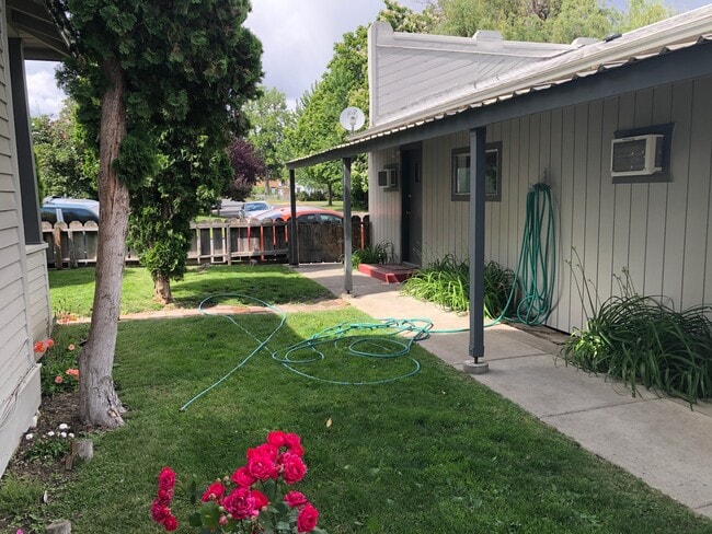 302 Union St, Unit #3 in Yakima, WA - Foto de edificio - Building Photo