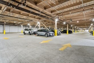 60 Cross St E, Unit 212 in Somerville, MA - Building Photo - Building Photo