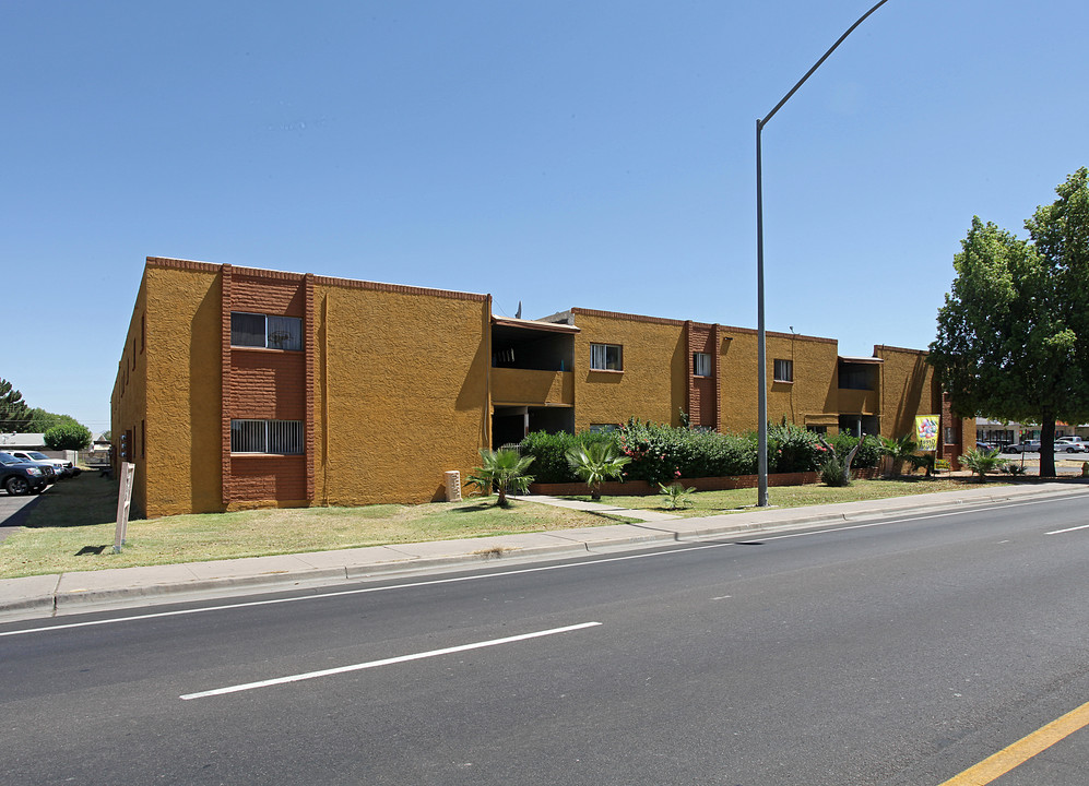 Magana Apartments in Mesa, AZ - Building Photo