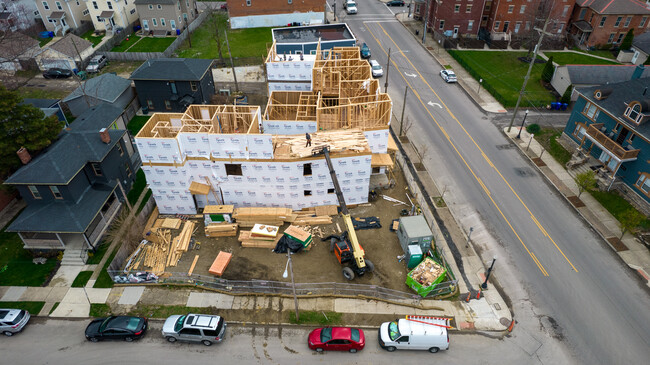 1008 E Long St in Columbus, OH - Building Photo - Building Photo