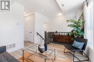 70 Kenesky Dr in Hamilton, ON - Building Photo - Building Photo