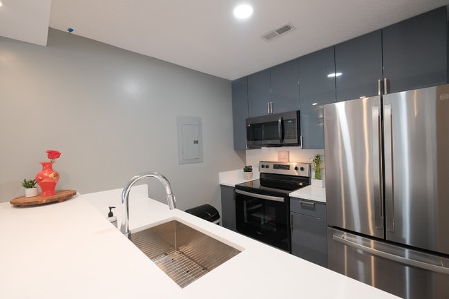 1241 University Ct, Unit 002 in Raleigh, NC - Building Photo - Building Photo