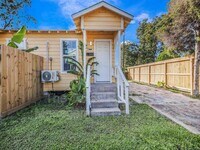 4319 Chapman St photo'