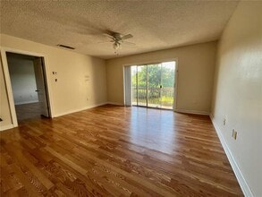 2636 Hidden Lake Dr N in Sarasota, FL - Building Photo - Building Photo