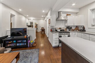 856 N Hermitage Ave in Chicago, IL - Foto de edificio - Building Photo